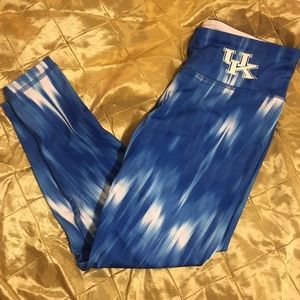 University of Kentucky Cropped Leggings - nwot